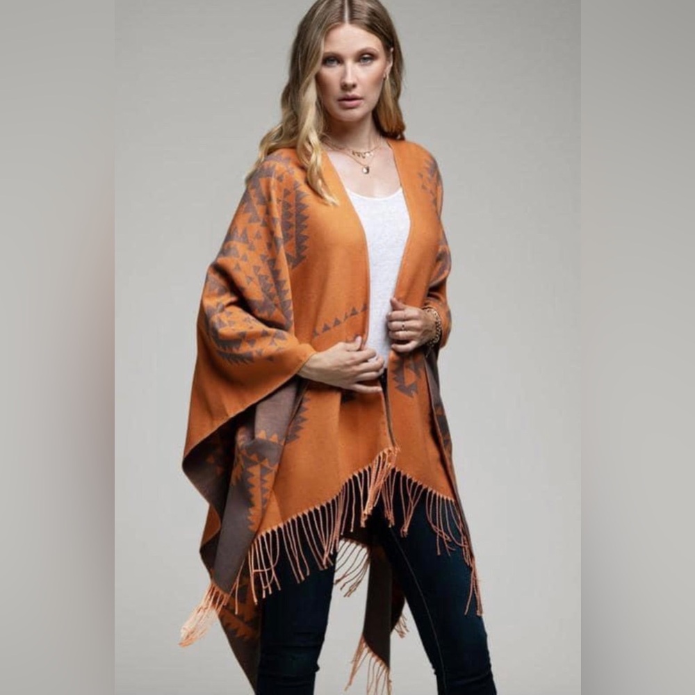 NWT Rustic Pottery Ruana Shawl